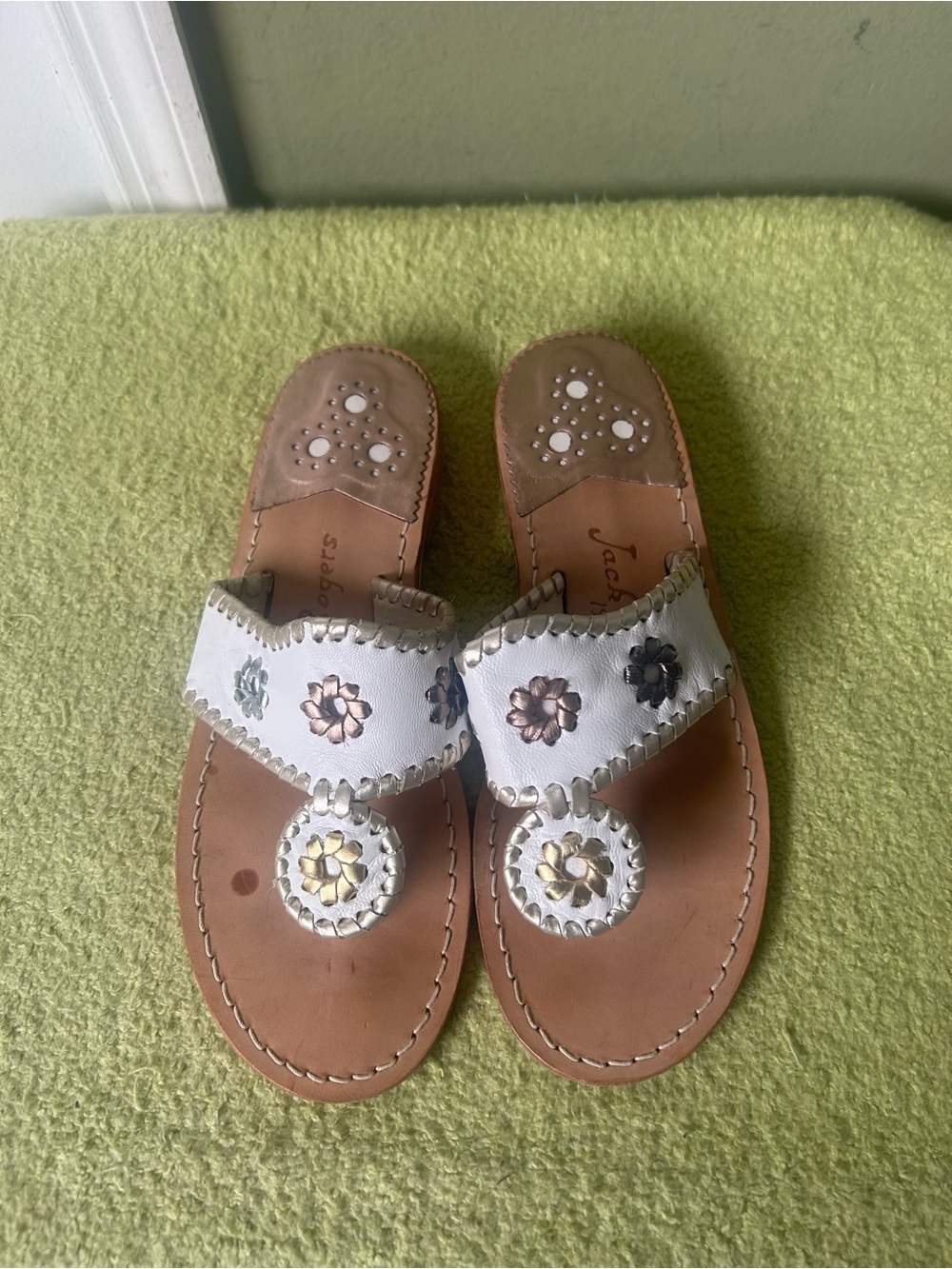 Jack Rogers White Leather Sandal with Metallic Floral design Sz 7.5